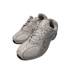 NIKE WOMEN'S TRAINING SHOES SIZE 7.5 WHITE COMFORTABLE DURABLE ATHLETIC